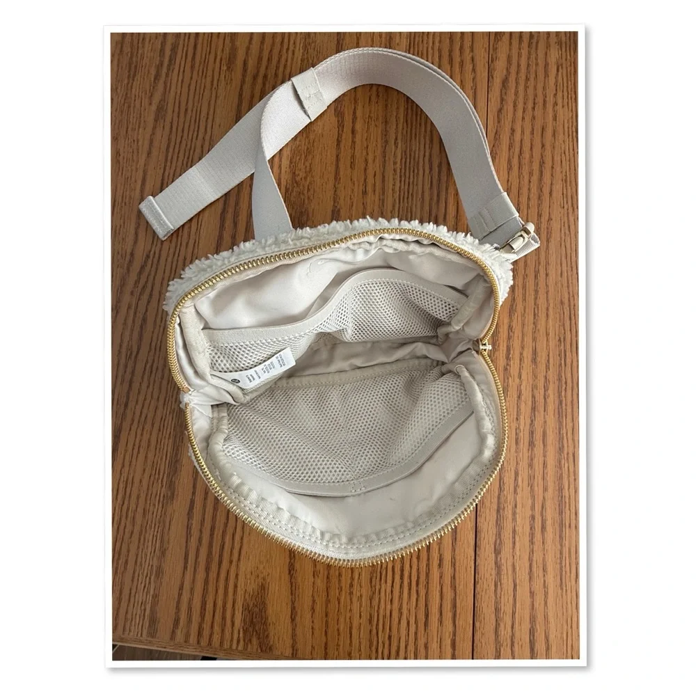 Lululemon Athletica Ivory Fleece Everywhere Bag With Belt - Picture 4 of 15